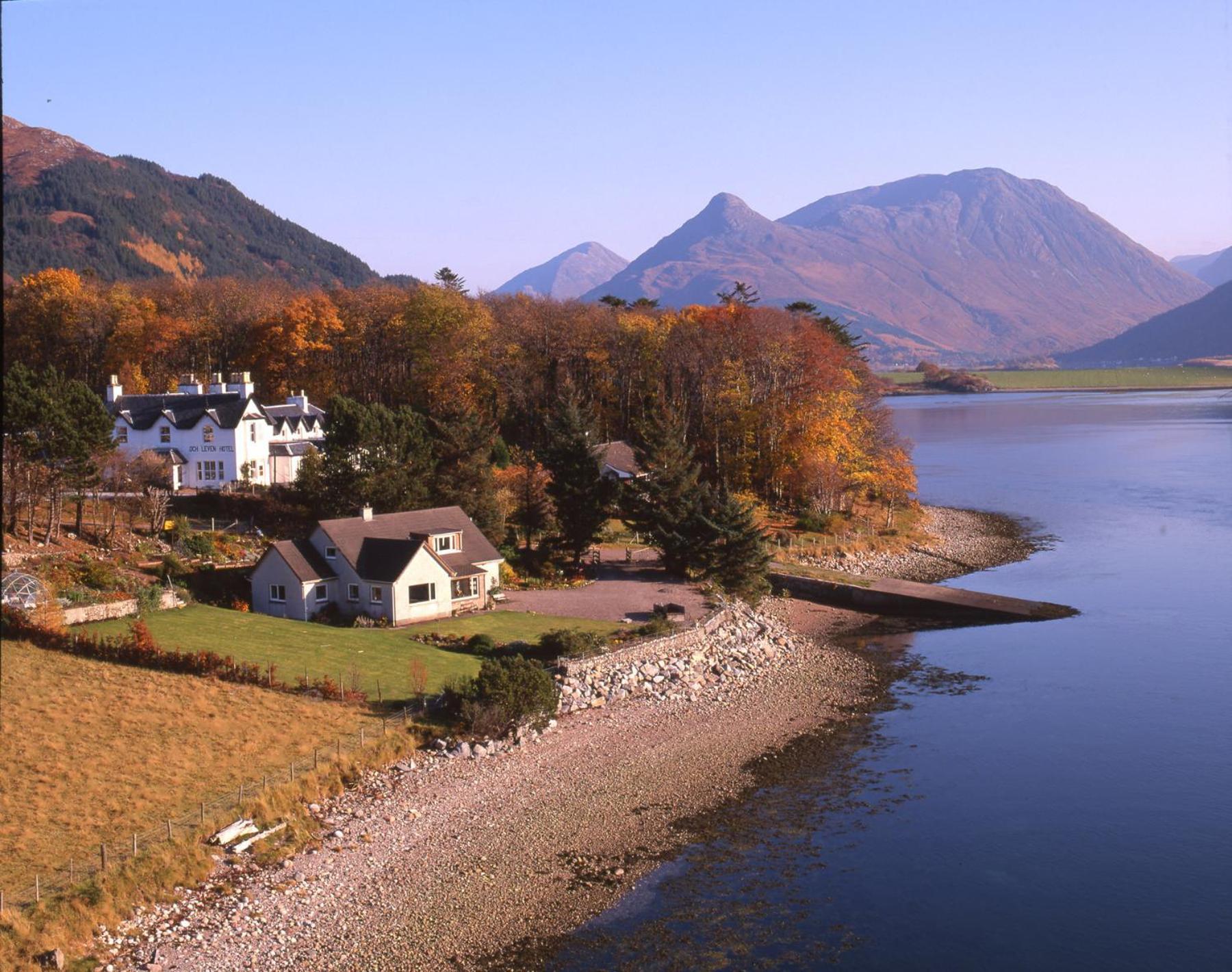 Loch Leven Hotel&distillery